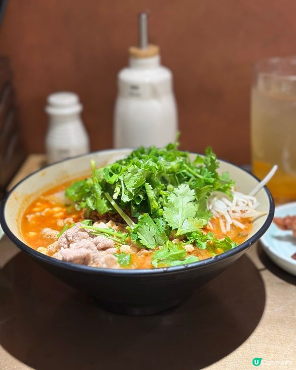 試試新米線店·湯底惹味