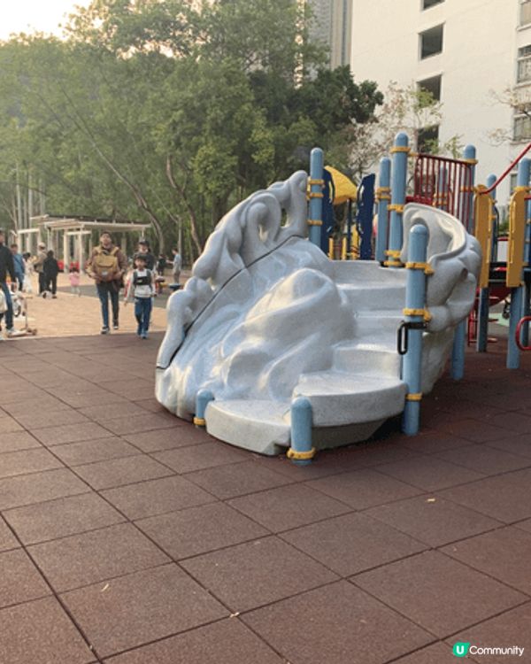 寶康公園在將軍澳，地方比一般公園大，很適合帶小朋友去「放電」...