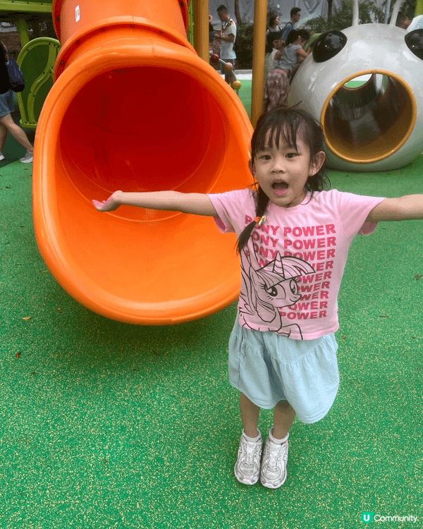 呢度係荃灣海濱公園全新翻新嘅公園 翻新完之後嘅設施十分之豐富...