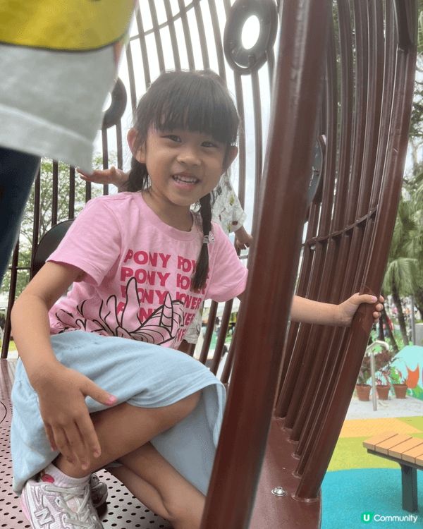 呢度係荃灣海濱公園全新翻新嘅公園 翻新完之後嘅設施十分之豐富...