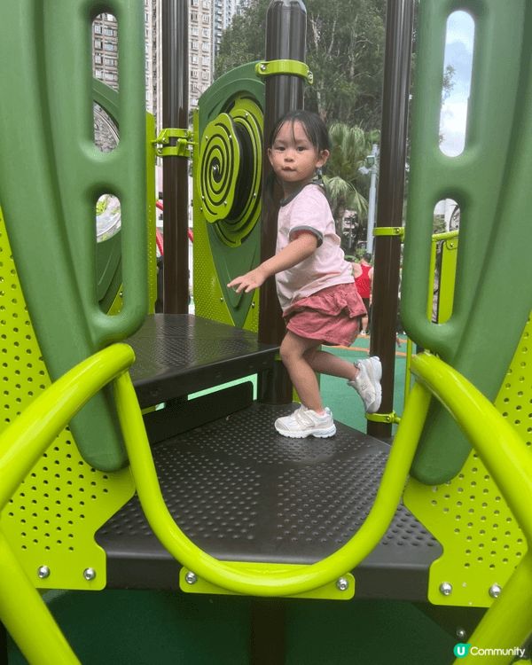 呢度係荃灣海濱公園全新翻新嘅公園 翻新完之後嘅設施十分之豐富...
