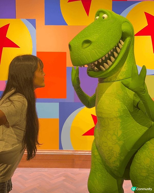 去左迪士尼，最近係Pixar主題，去左畫室畫畫再同Rex影相...