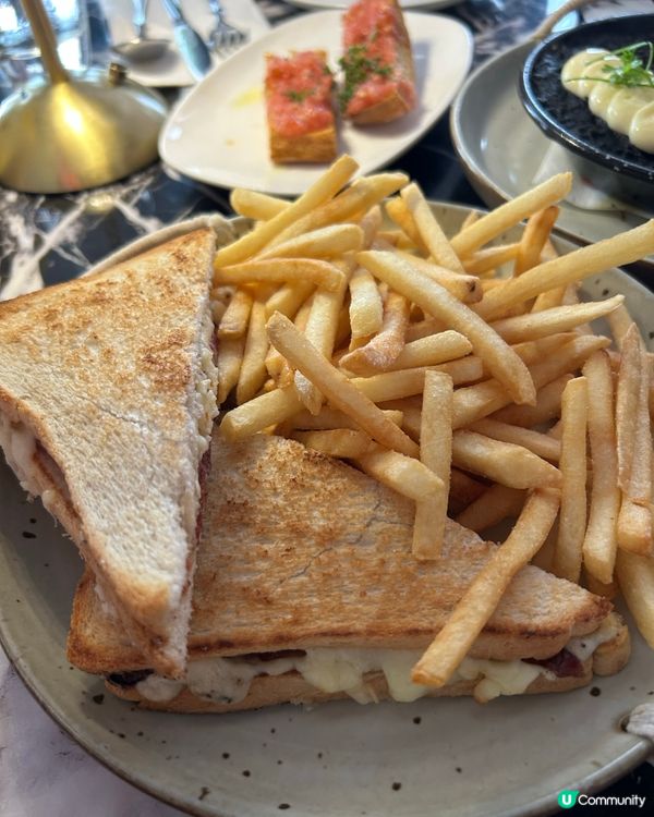 再次同朋友到中環大館這間歷史建築風格的西班牙🇪🇸餐廳🍴喜歡其...
