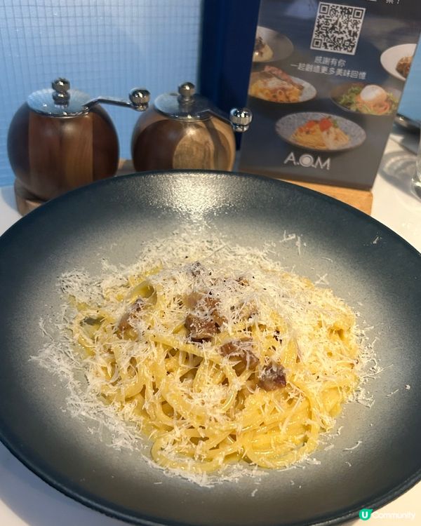 上星期去過西營盤有間餐廳食物用心值得收藏,有室內外座位,木質...