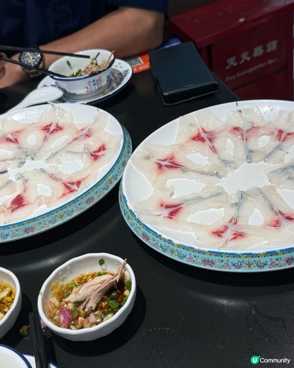 脆肉鯇套餐238元，餐有脆肉鯇，有鹽焗雞，有菜