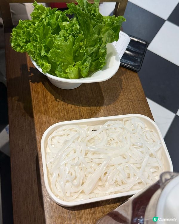 脆肉鯇套餐238元，餐有脆肉鯇，有鹽焗雞，有菜