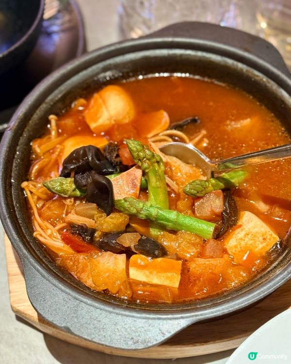 發現深業上城冷氣充足的餐廳😍