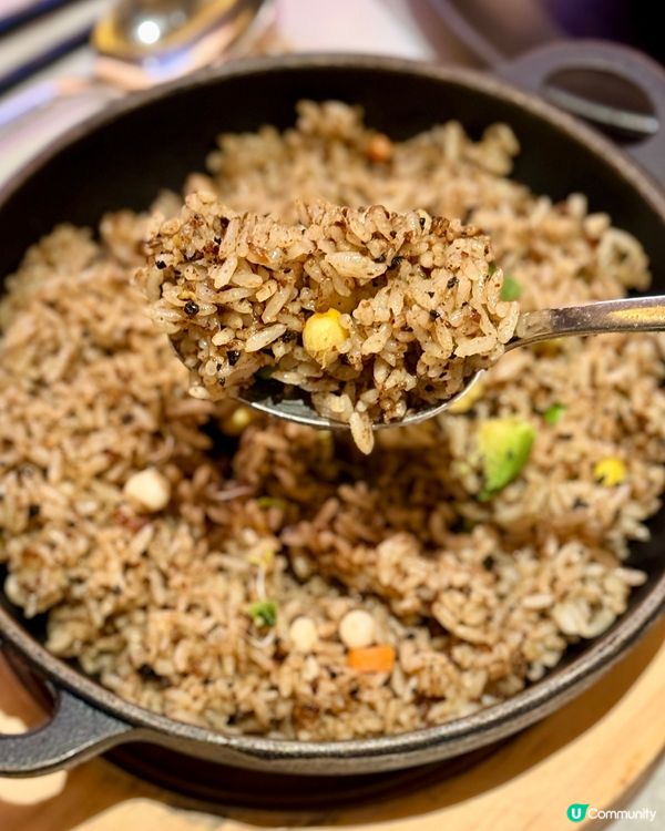 發現深業上城冷氣充足的餐廳😍