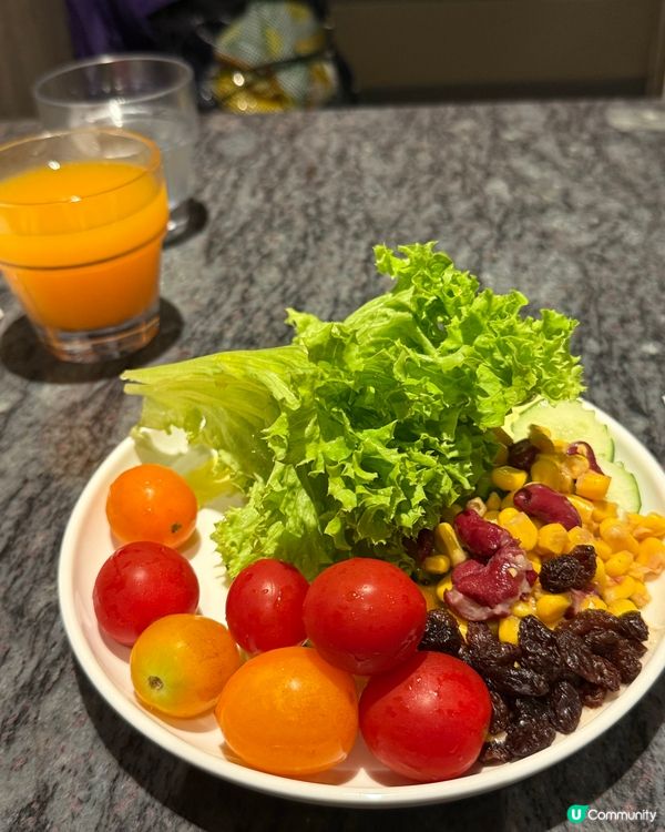 機場lounge在一號附近，食返個早餐等上飛機