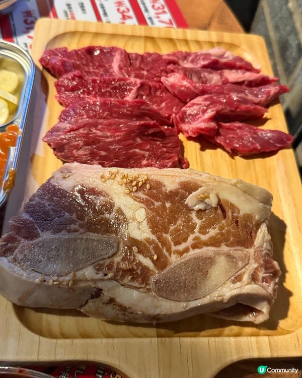 在首爾明洞城燒肉，任食燒肉，有好多種類燒肉