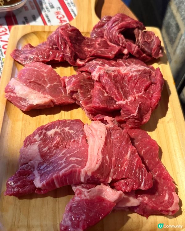 在首爾明洞城燒肉，任食燒肉，有好多種類燒肉