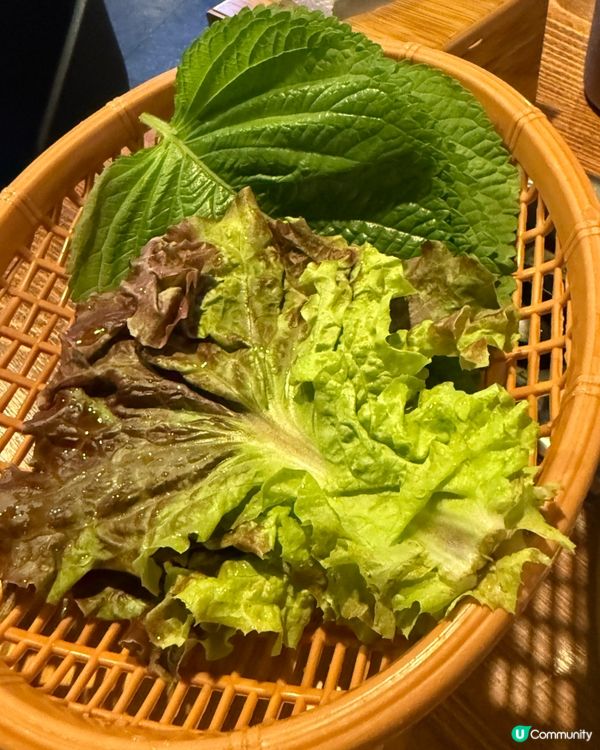 在首爾明洞城燒肉，任食燒肉，有好多種類燒肉