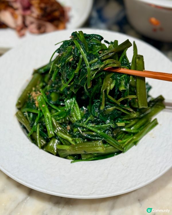 發現一間冷氣充足的深圳泰菜