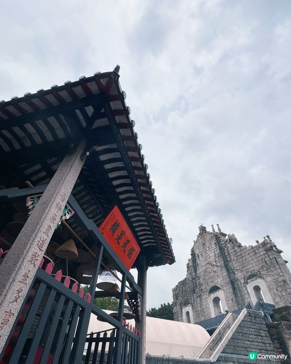 哪吒廟祈福體驗中西文化交融