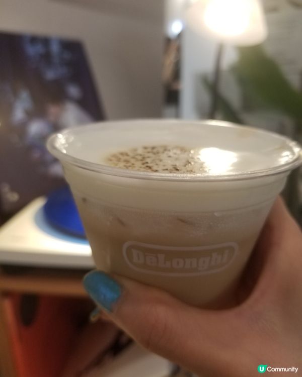 一邊聽黑膠，一邊喝咖啡！正啊