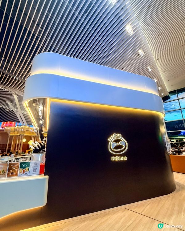 颱風來襲前提早一天出發，順便逛了香港機場 T2