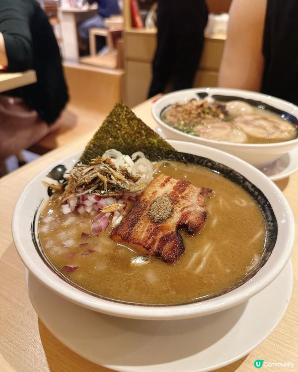 【最強濃厚豬骨雞骨醬油拉麵