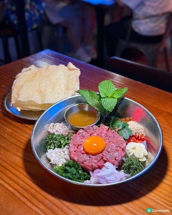 霓虹工業風の格調泰菜館