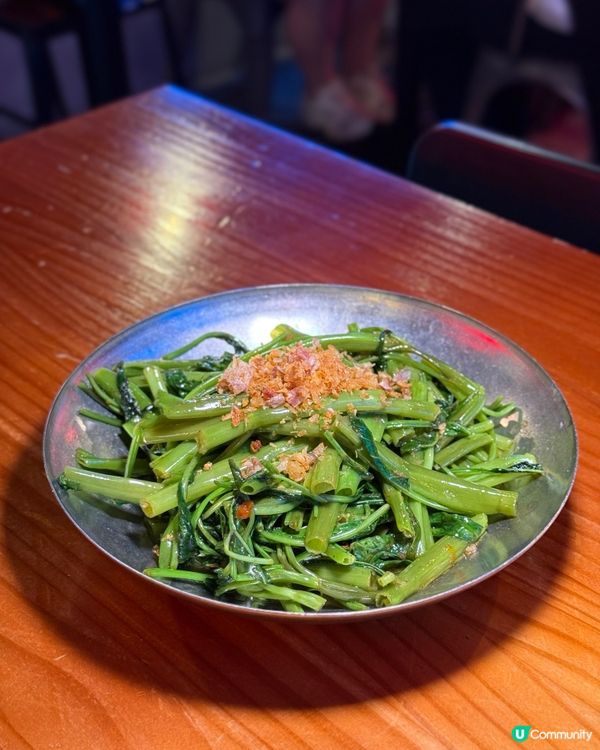 霓虹工業風の格調泰菜館