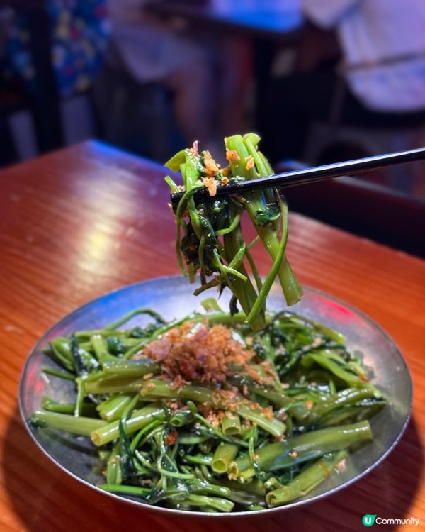 霓虹工業風の格調泰菜館