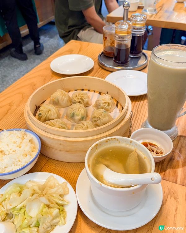台北美食｜西門町特色客家料理，必吃帶薄脆冰花的鐵板湯包