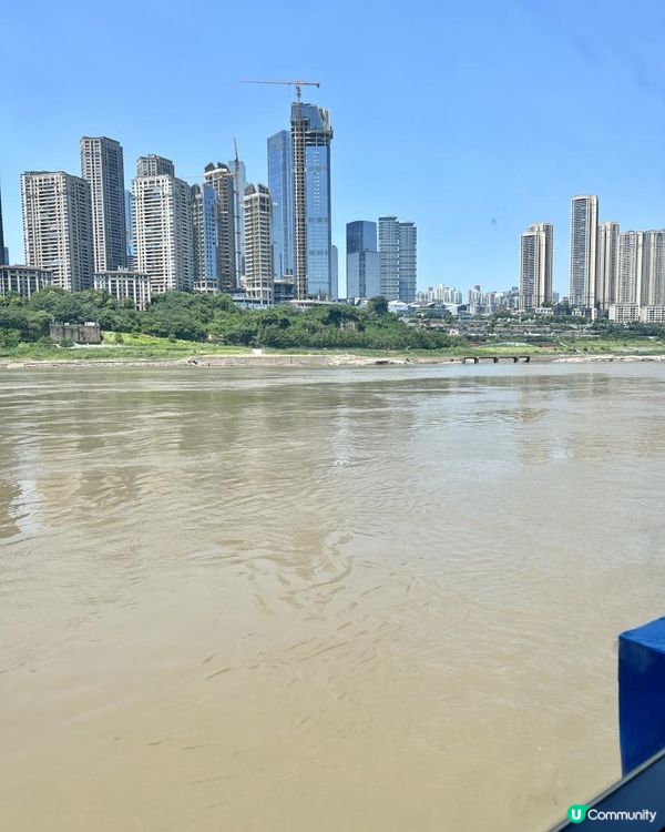 乘一葉小渡，看盡重慶的兩副面孔