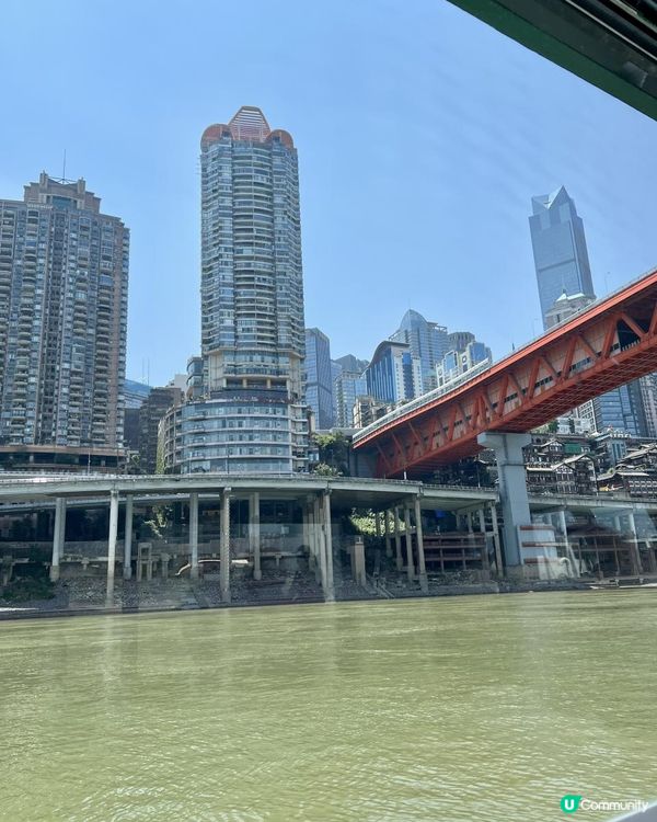 乘一葉小渡，看盡重慶的兩副面孔