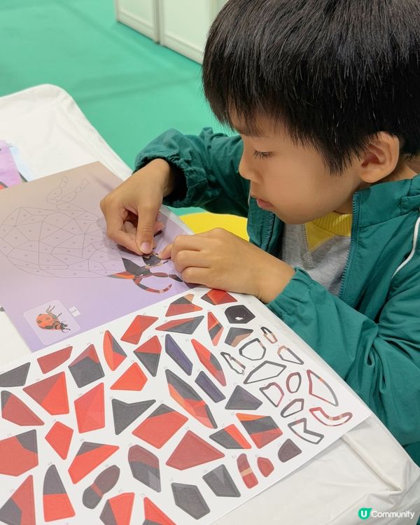 Adrian除咗好鍾意睇書, 仲好鍾意睇兒童雜誌📔