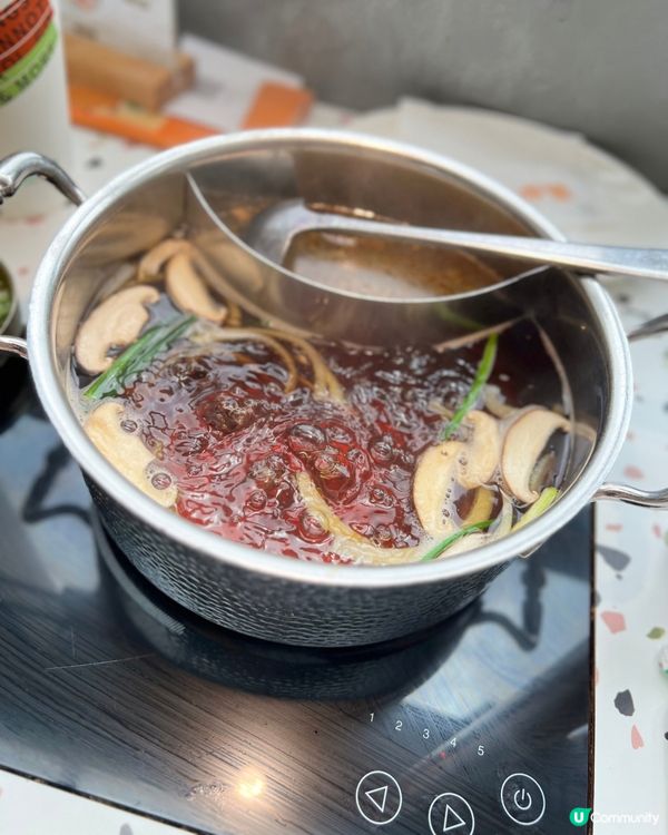 窗邊綠蔭配小火鍋🌿🍲