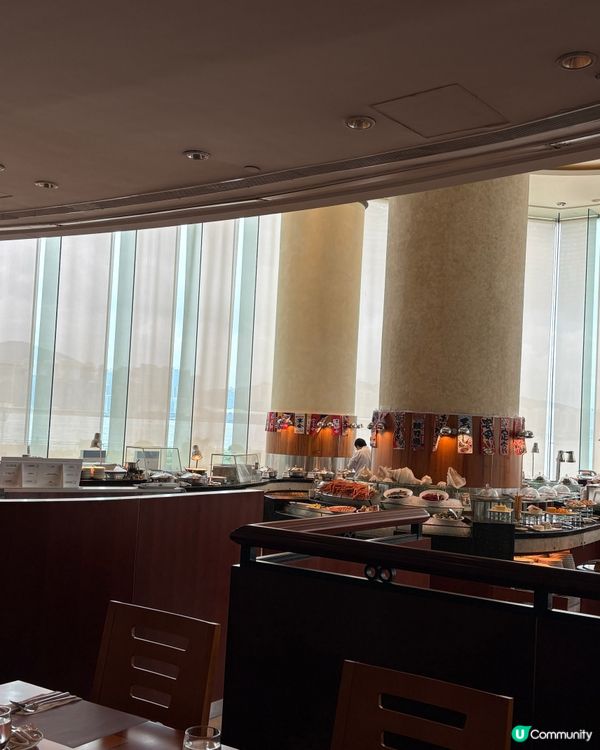 和同事一起吃午餐自助餐