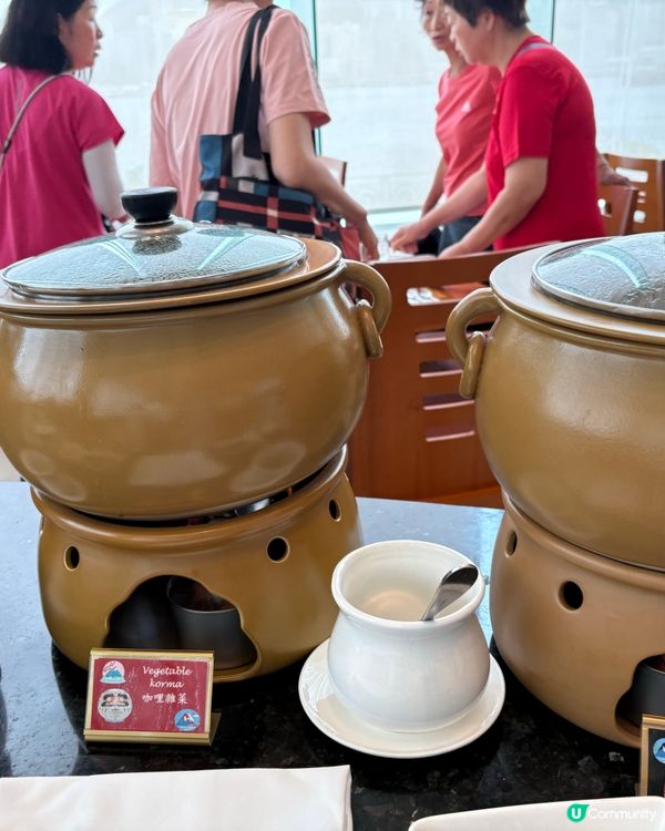 和同事一起吃午餐自助餐