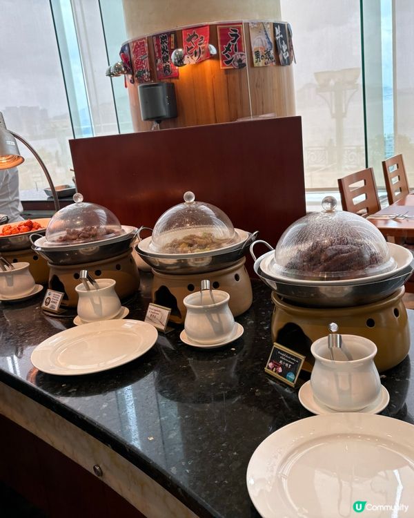 和同事一起吃午餐自助餐