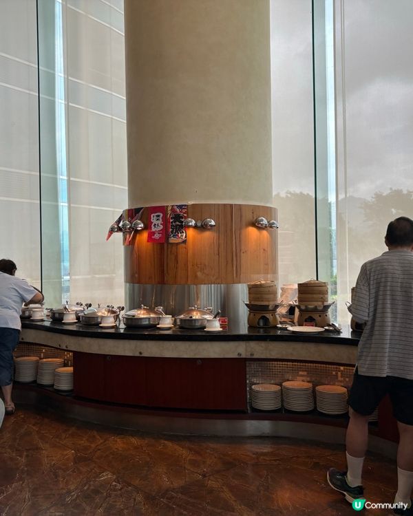 和同事一起吃午餐自助餐