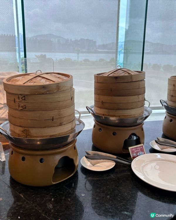 和同事一起吃午餐自助餐