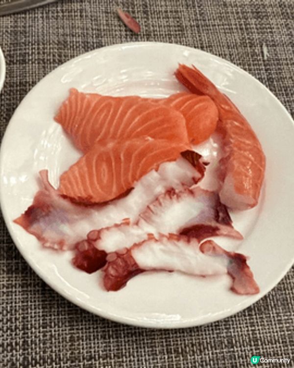 北角歷山酒店萬麗咖啡室推出自助餐,食物豐富,可以任食蟹腳､麵...