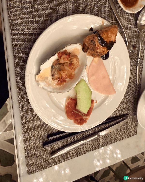北角歷山酒店萬麗咖啡室推出自助餐,食物豐富,可以任食蟹腳､麵...
