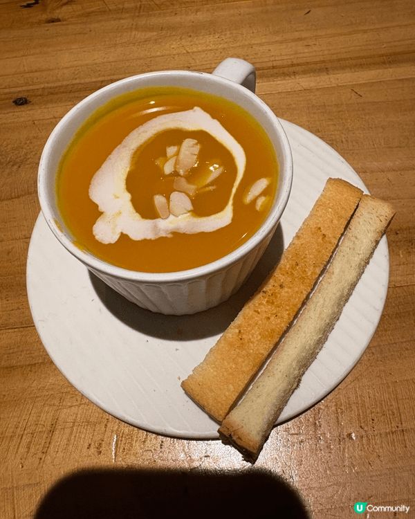 相中既美食，其實全都係素食，位置深圳南油區既素食餐廳，超級美...
