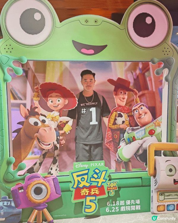 头三张图片，就系系我，准备入去奥海城的电影院，睇反斗奇兵五。...