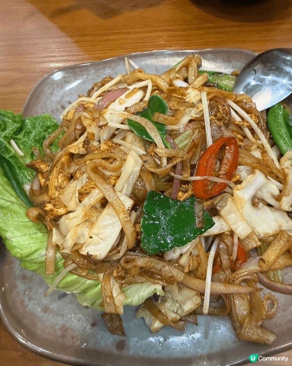 今日去咗紅磡泰叻食下午茶啲嘢食好有驚喜而且性價比高，炒通菜用...