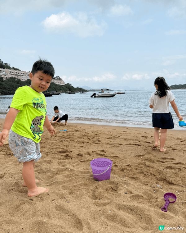 係愉景灣沙灘，囝囝囡囡開心玩沙玩水