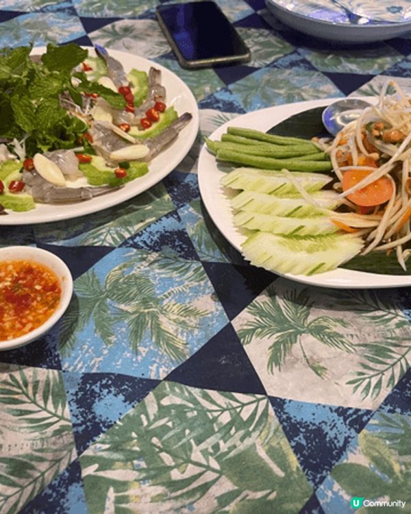 泰國布吉出名的海邊餐廳和美食，有好多遊客慕名而來。