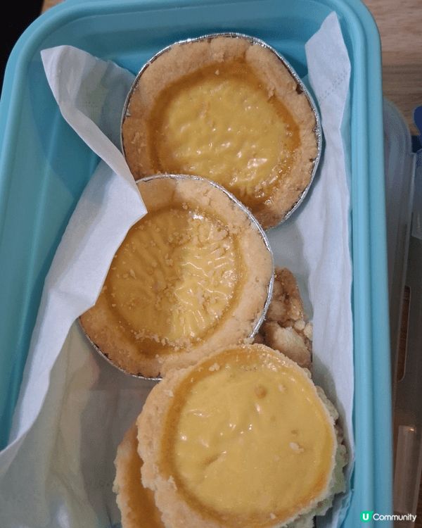3張分別不同性質不同地方的照片。第一張是小朋友於學校親子活動...
