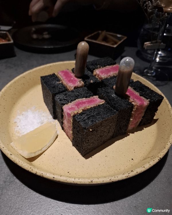 皇后大道中心臟地段的商廈天台，有間翠綠寶石既摩登，結集餐飲、...
