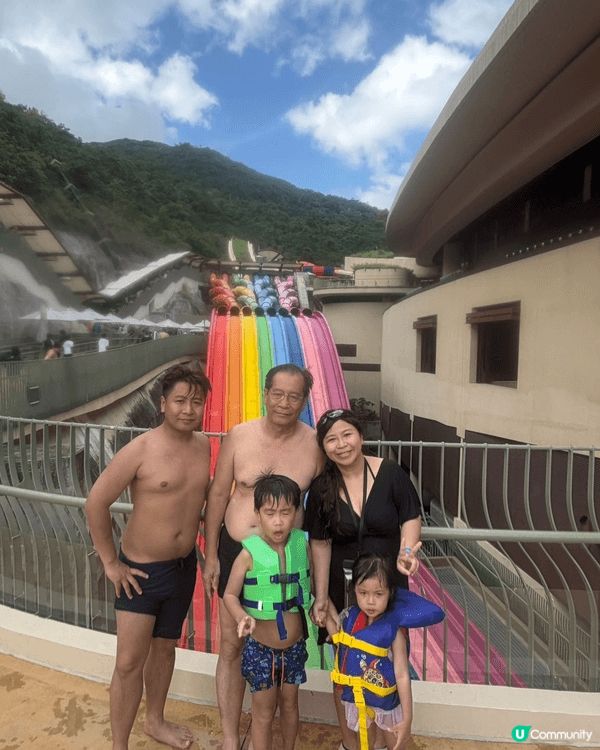 好想一家大細再去過，海洋公園水上樂園係一個適合一家老小玩的地...