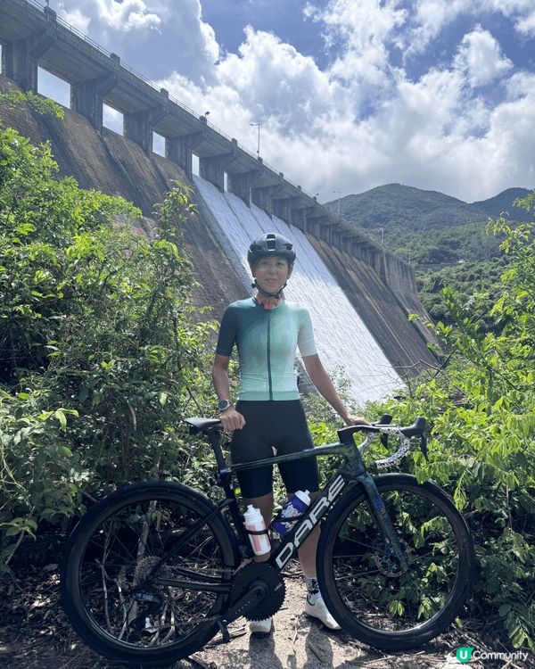 1）我喜愛騎行、這是大欖水壩，剛好排洪所以拍照打卡