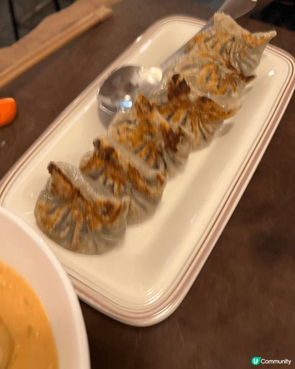 位於西營盤的新派餃子店，也是素食友善餐廳。環境不錯，適合和朋...