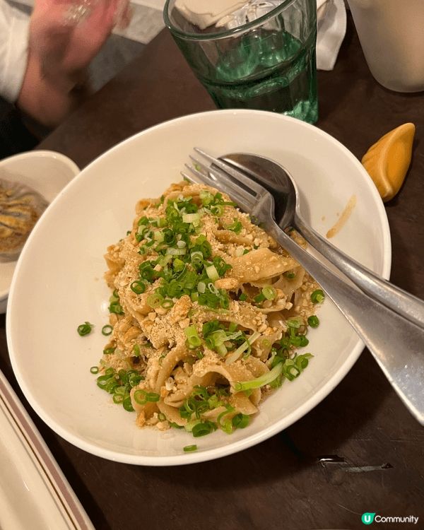 位於西營盤的新派餃子店，也是素食友善餐廳。環境不錯，適合和朋...
