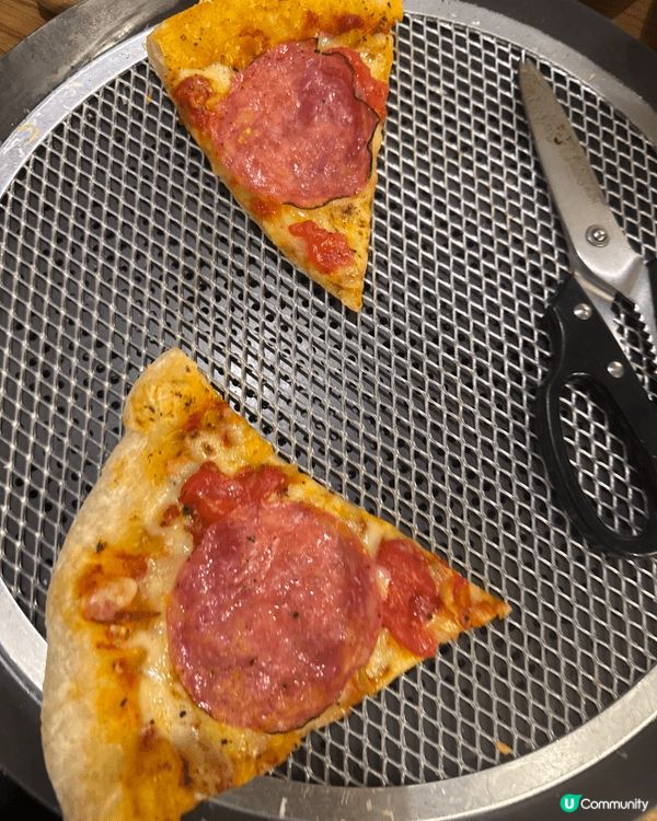 披薩（Pizza）源自義大利拿坡里，是一種將發酵麵團製成薄餅...