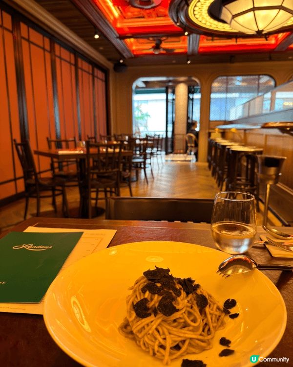 灣仔，佢擁有懷舊嘅裝修風格，食品非常之好，可以值得一試