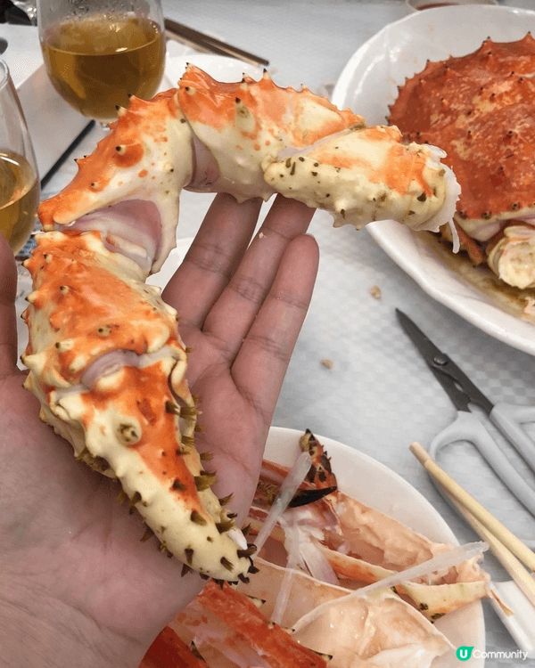 好友共聚，享用美食，美味食物錦上添花。
